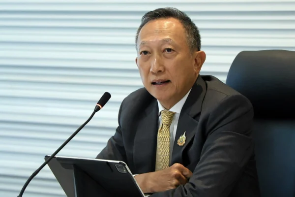 วรภัค ยื่นหนังสือลาออก