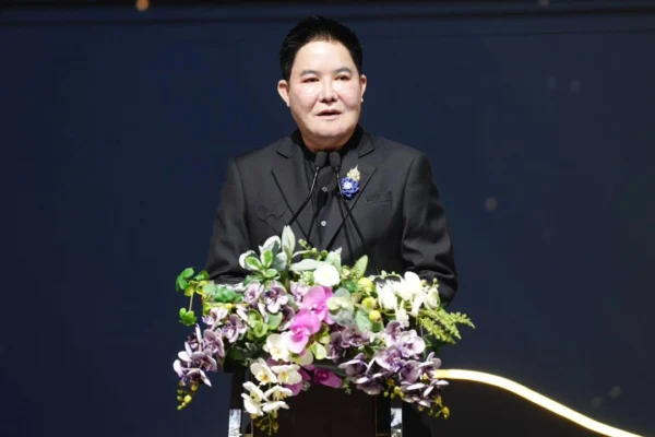 อัครา ประกาศมอบของขวัญปีใหม่