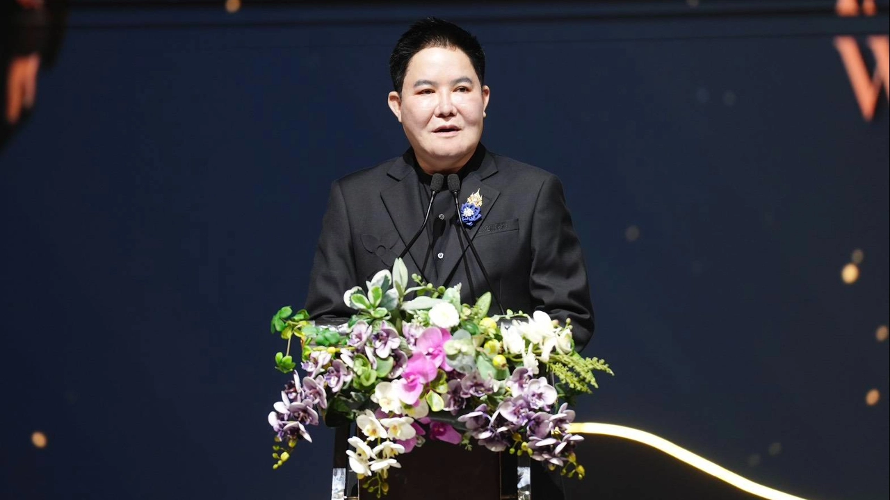 อัครา ประกาศมอบของขวัญปีใหม่