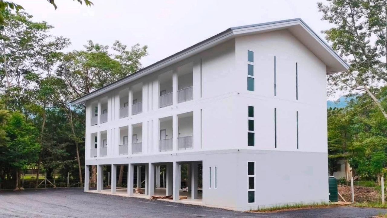 มอบอาคารหอพักครูหลังใหม่ให้