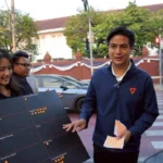 พริษฐ์ วัชรสินธุ นำทีม