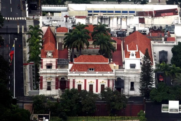 เสียงปืนสนั่นใกล้ทำเนียบ