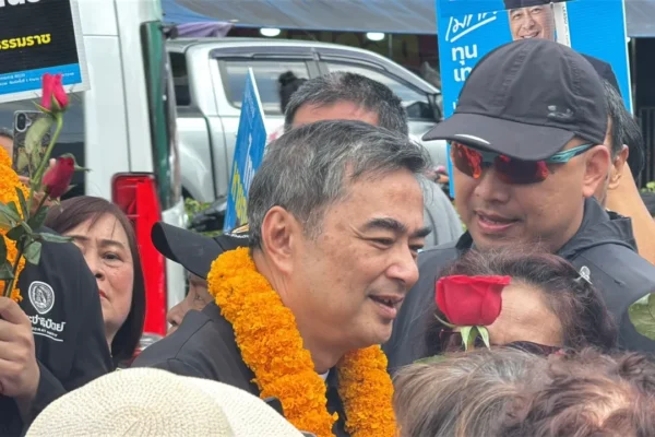 อภิสิทธิ์ นำ ปชป. ลุยหาเสียง