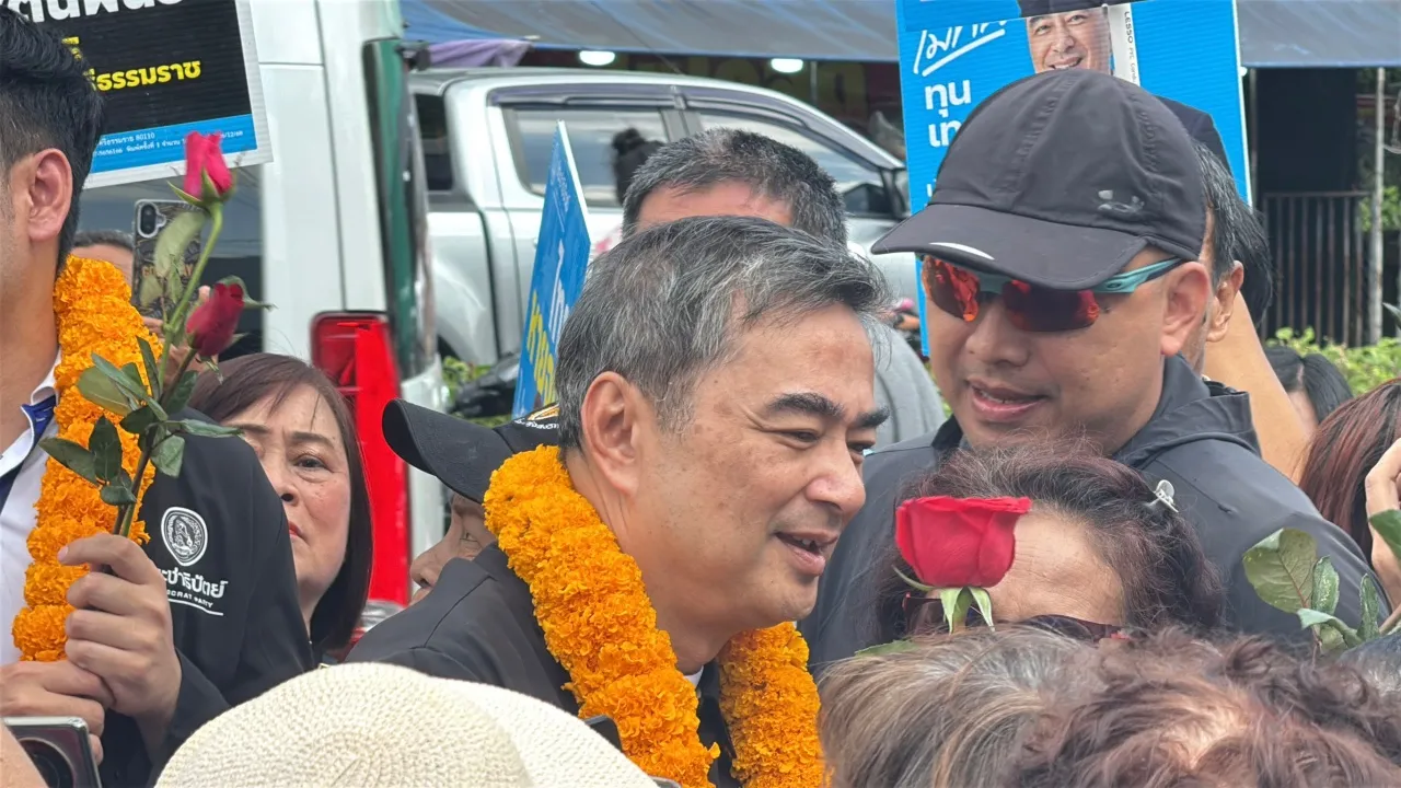อภิสิทธิ์ นำ ปชป. ลุยหาเสียง