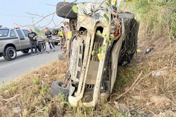 กระบะขนแรงงาน ซิ่งหนี ตร.