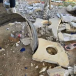 ลุงวัย 62 อ้างก้มเก็บโทรศัพท์